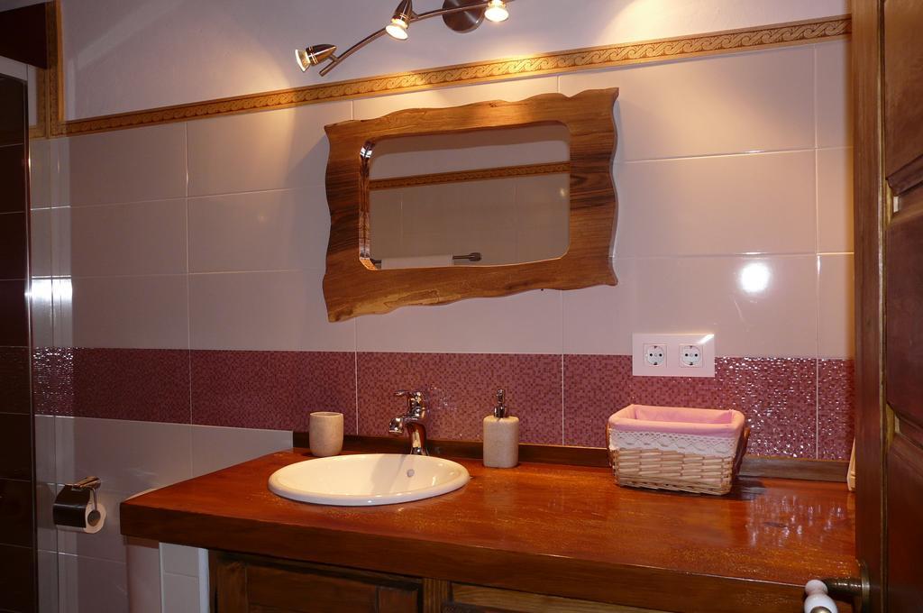 Apartamentos La Condesa Valmeo Bilik gambar