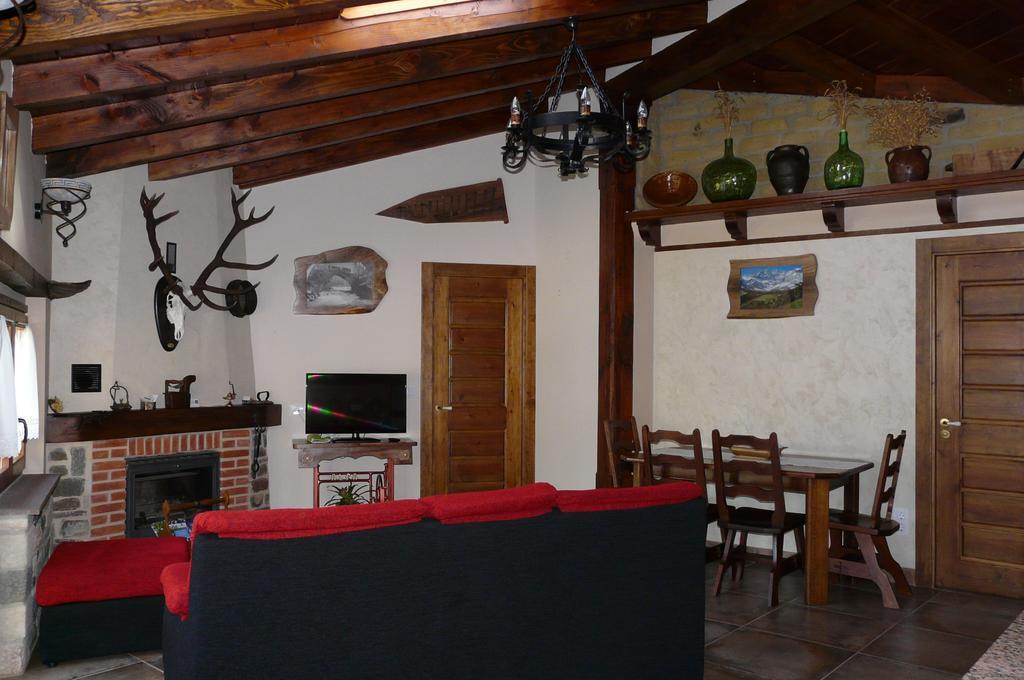 Apartamentos La Condesa Valmeo Bilik gambar