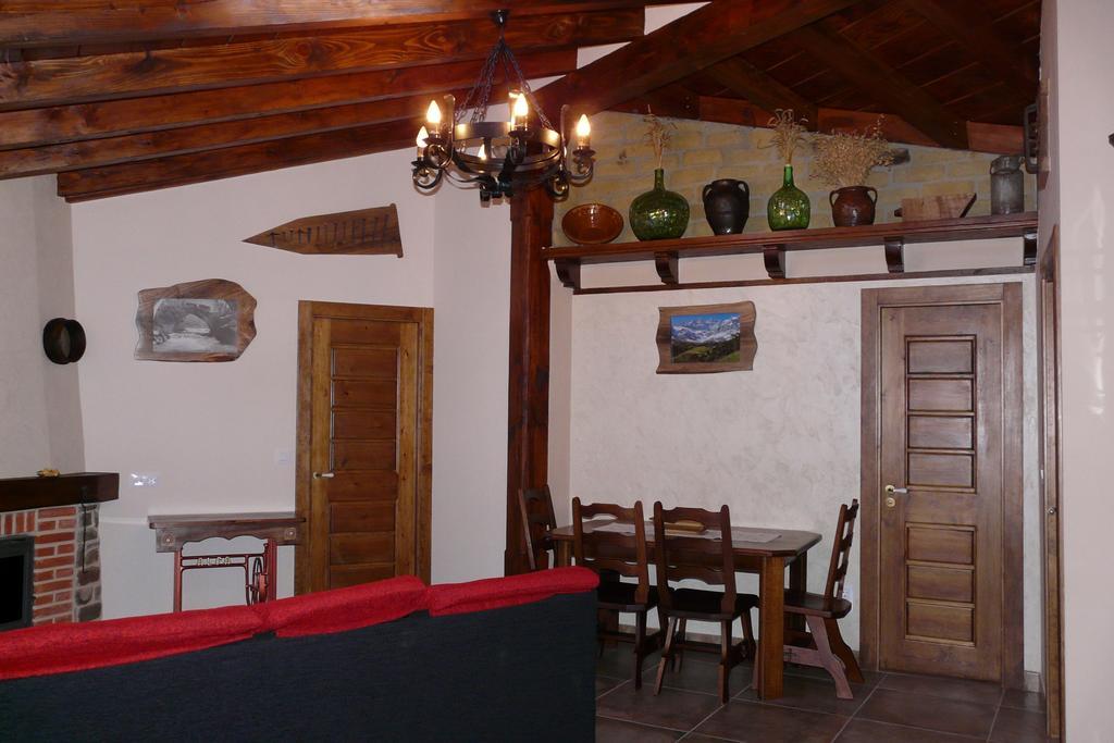 Apartamentos La Condesa Valmeo Bilik gambar