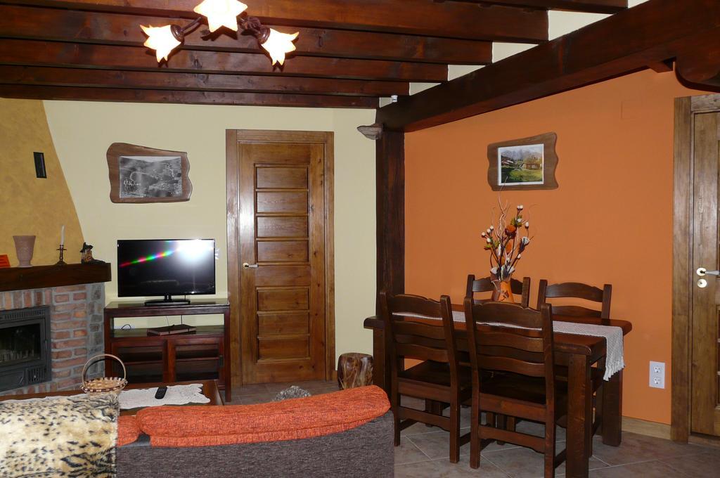 Apartamentos La Condesa Valmeo Luaran gambar