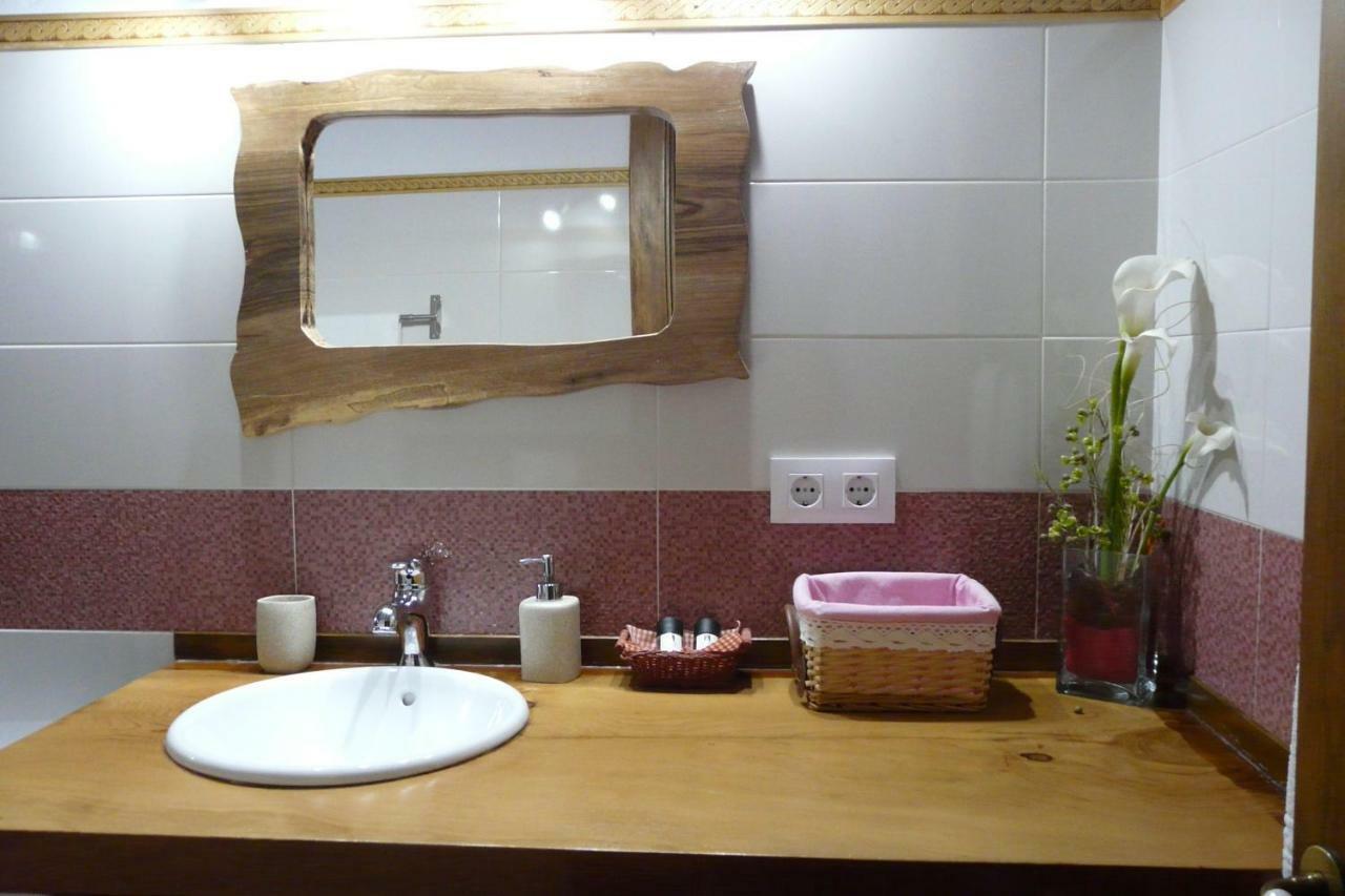 Apartamentos La Condesa Valmeo Luaran gambar
